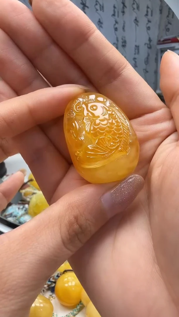 裸石琥珀未镶嵌如图