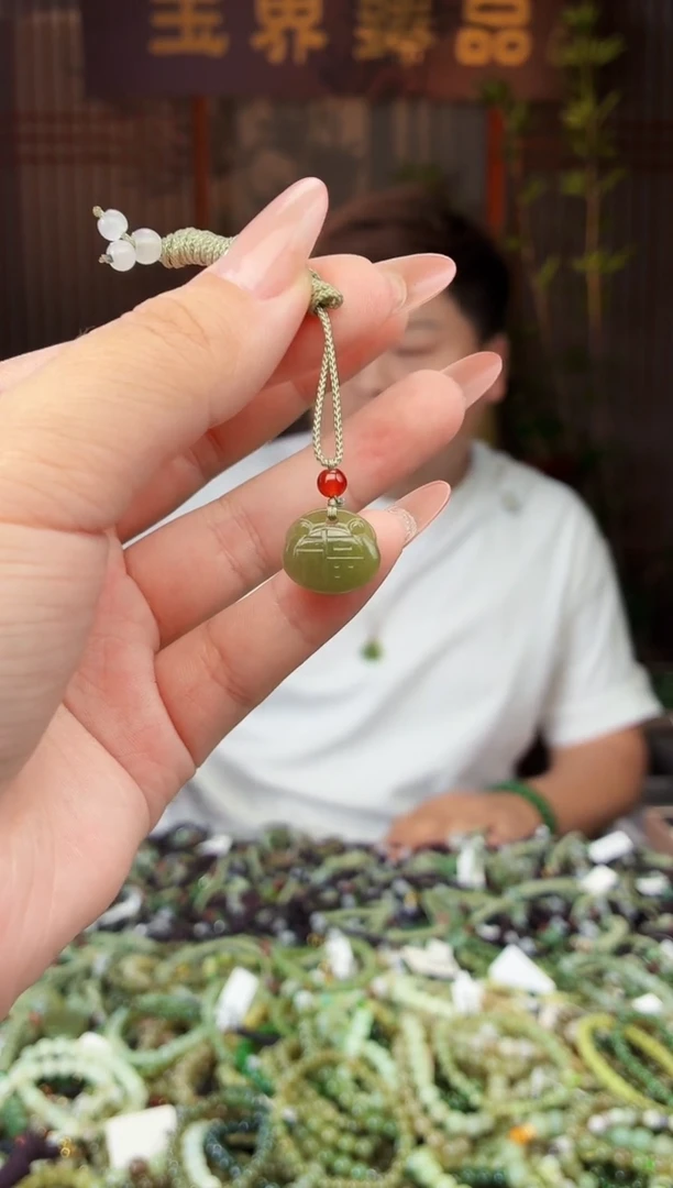 和田玉未镶嵌颈饰拍一发一