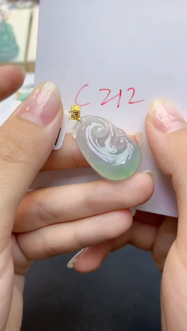 翡翠18K金镶嵌颈饰天然缅甸A货翡翠
