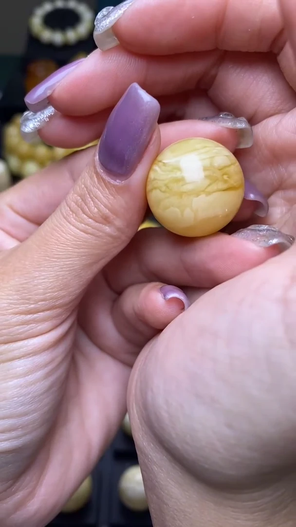 【闪购商品】琥珀裸石未镶嵌葵. 48