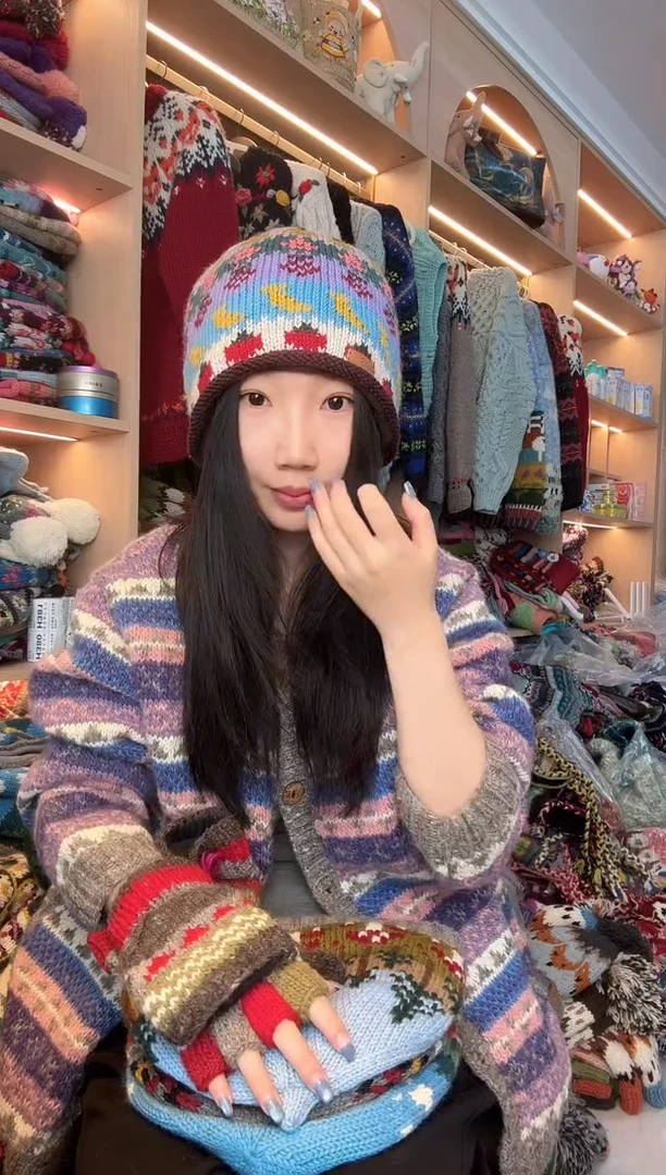 羊毛美利奴草莓卷边冷帽