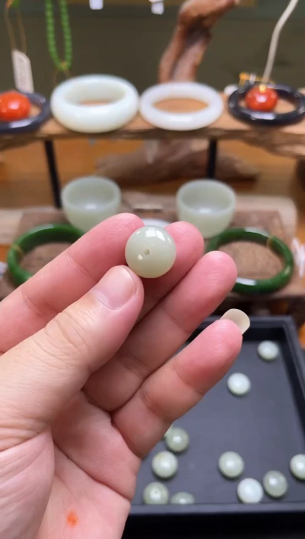 未镶嵌和田玉珠宝半成品卡15且末青白 单珠多样性发一