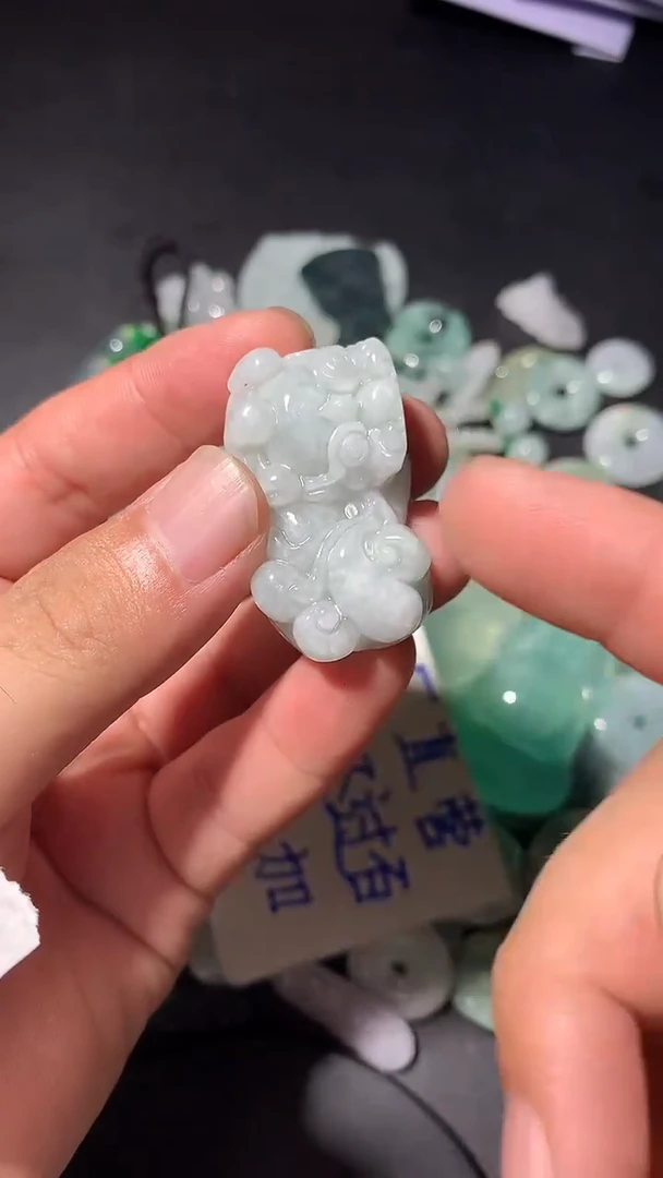 颈饰未镶嵌翡翠有纹有裂介意勿拍31