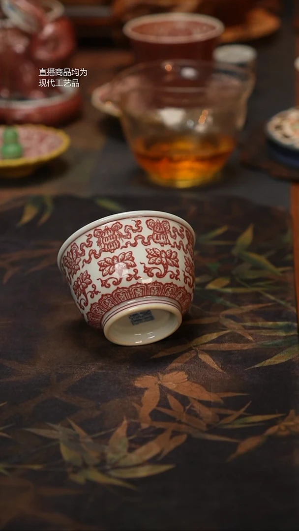 贵红窑釉里红莲托八宝纹杯