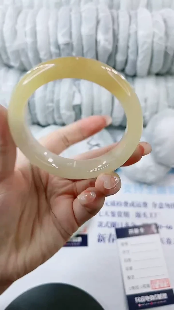 【闪购商品】石英质玉手镯未镶嵌0833797061-62多样性发货