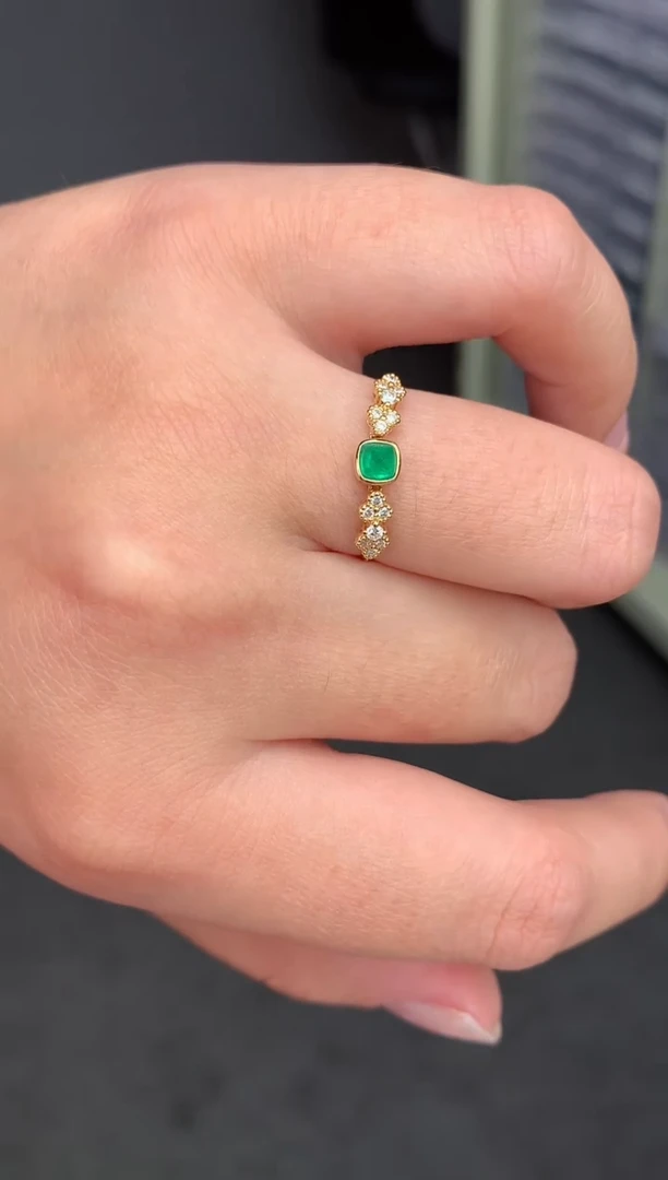 【闪购商品】祖母绿戒指18K金镶嵌16分祖母绿戒指