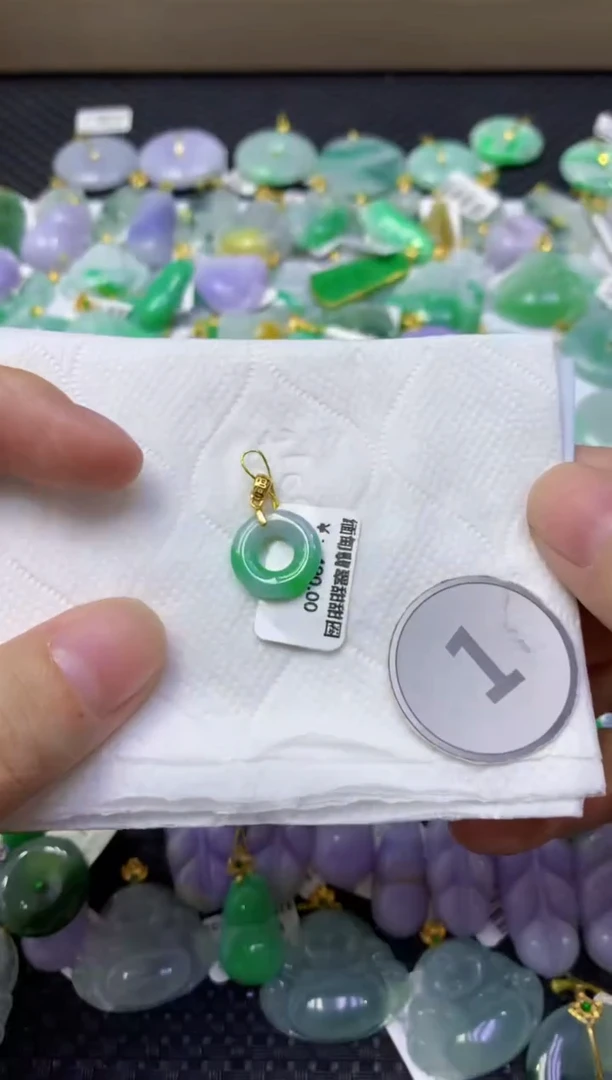 颈饰未镶嵌翡翠天然缅甸翡翠A货