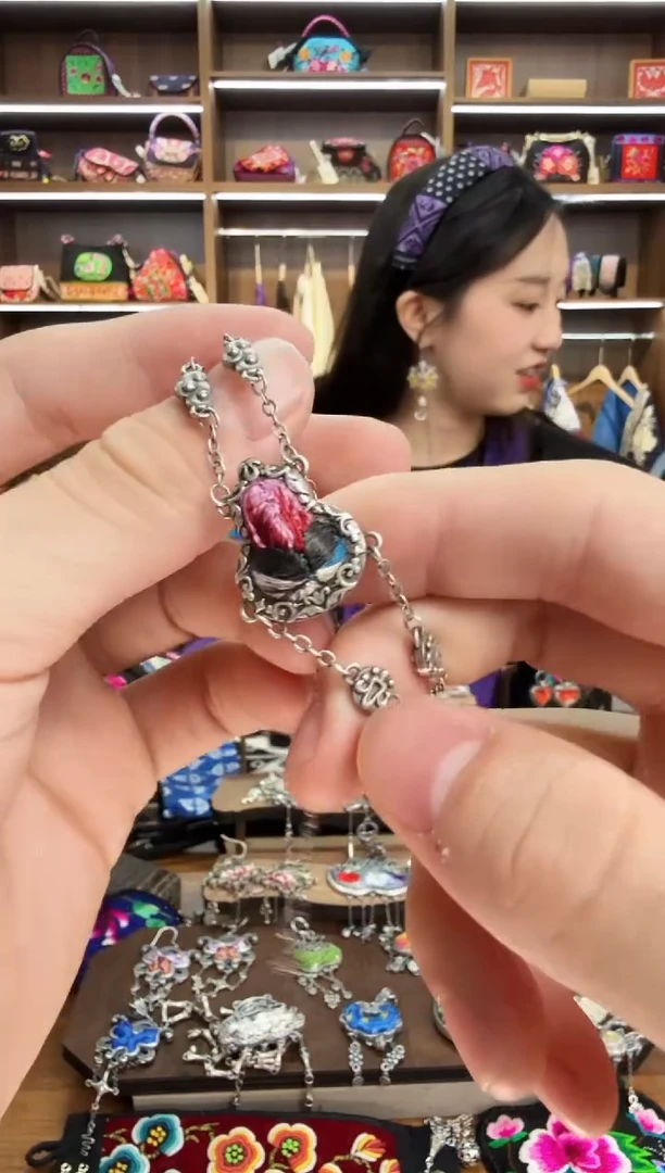 【闪购商品】织绣168蒙阿苏苗绣传承