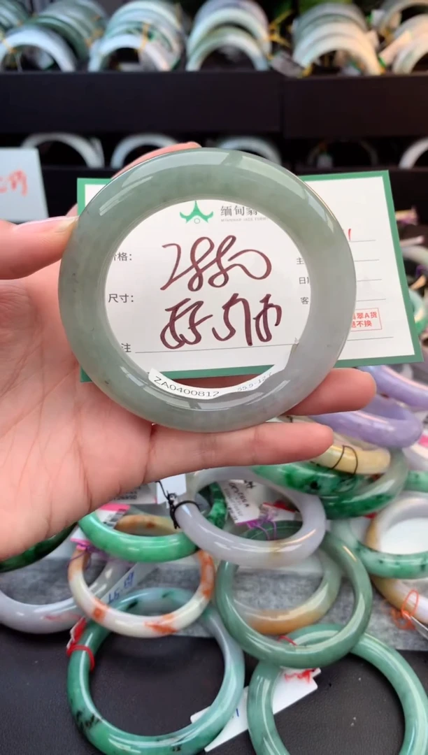 未镶嵌定制翡翠毛货需精细抛光+多人