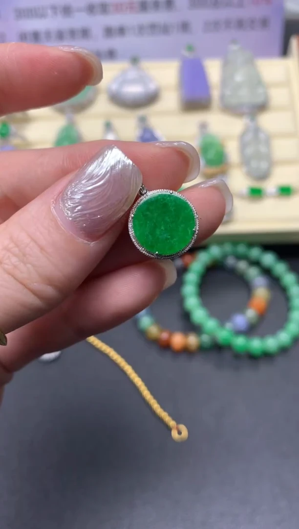 【闪购商品】翡翠吊坠(不含链)18K金镶嵌吊坠|2000+200