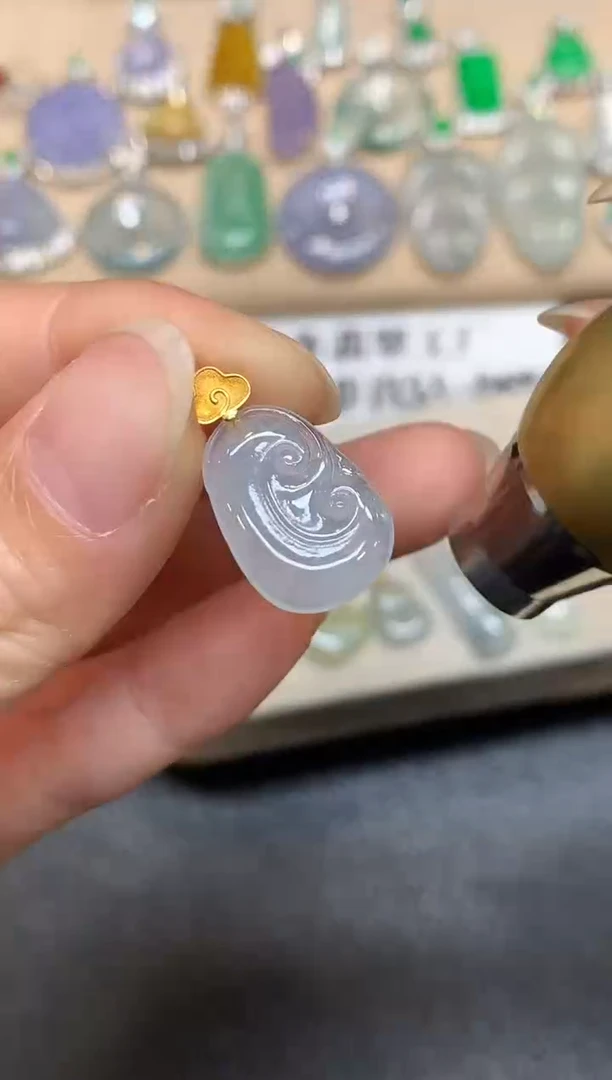 颈饰18K金镶嵌翡翠如意【无服务费