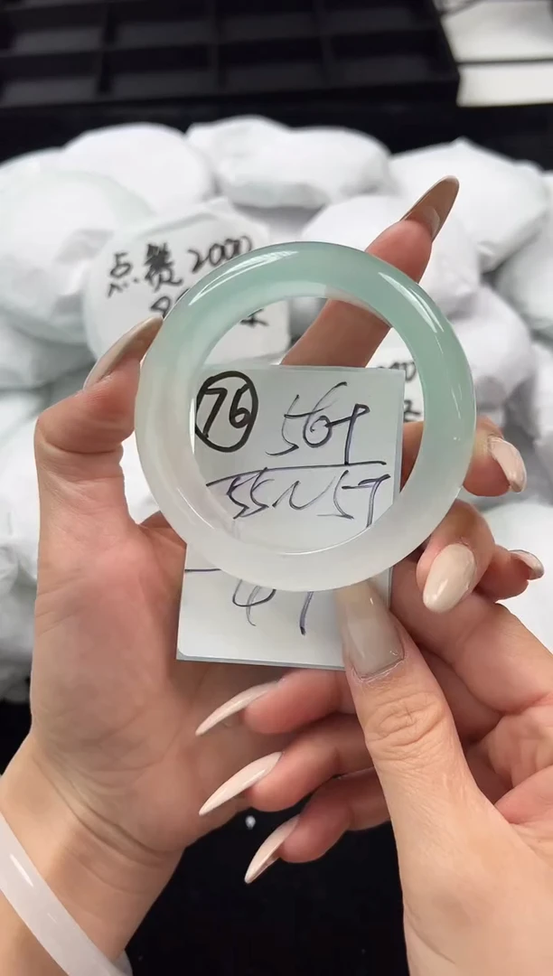 未镶嵌手镯石英质玉55-57圈口编号：76