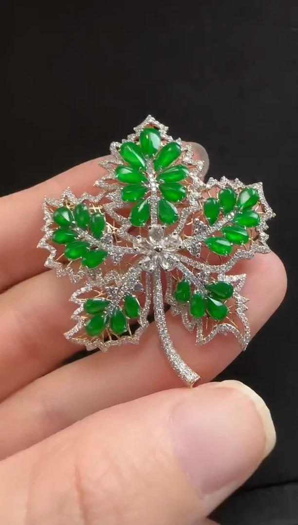 颈饰18K金镶嵌翡翠629枫叶一个