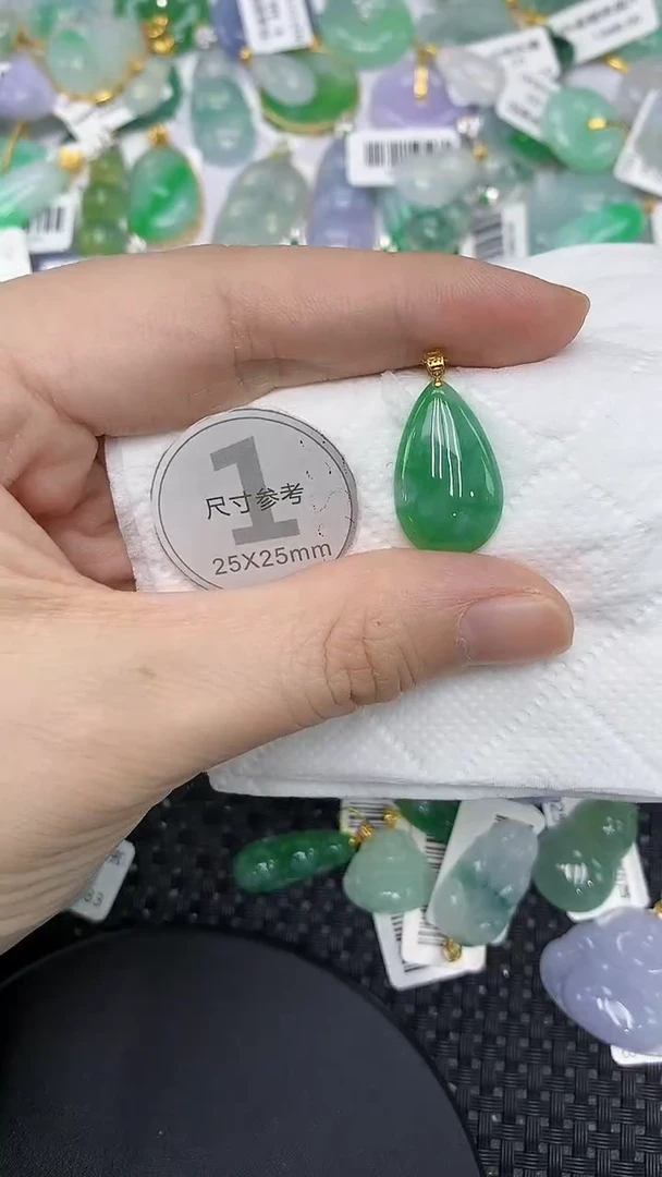 颈饰18K金镶嵌翡翠1