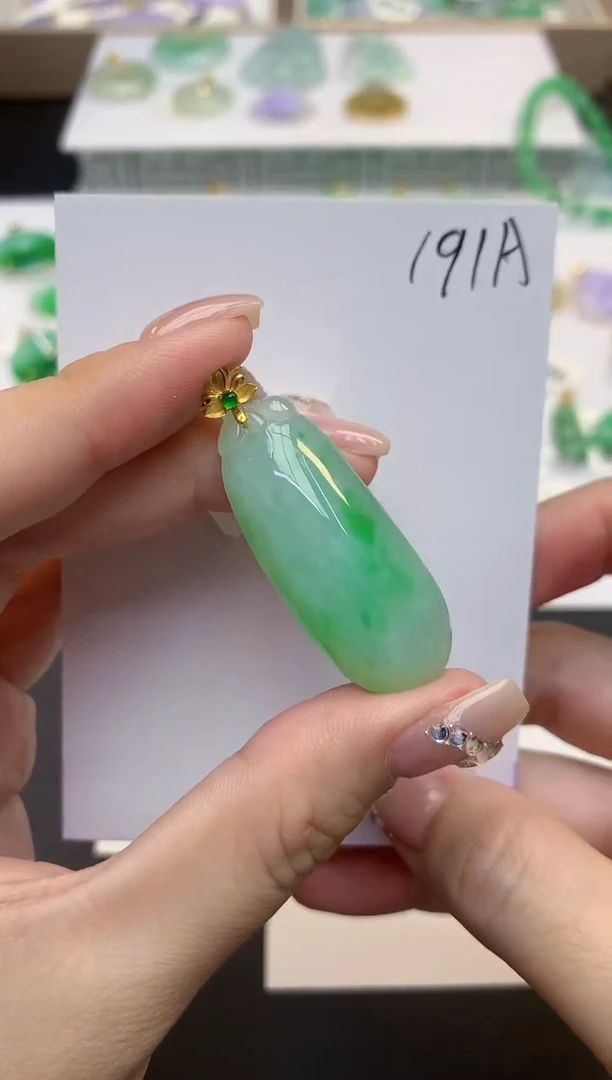 颈饰18K金镶嵌翡翠天然缅甸a货翡翠