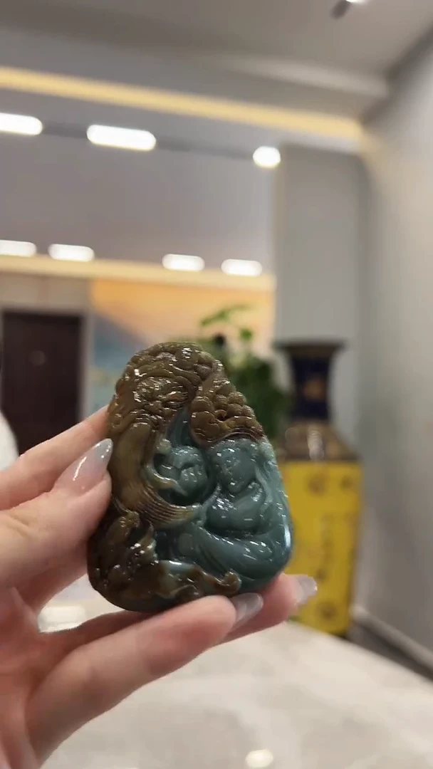 翡翠未镶嵌颈饰八破图