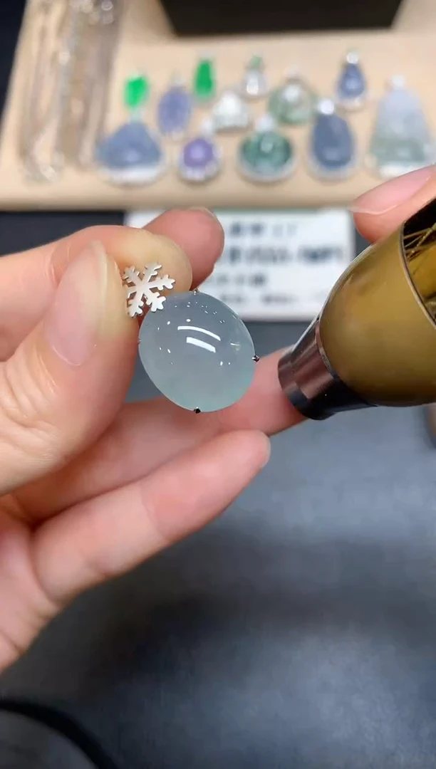 【闪购商品】翡翠颈饰18K金镶嵌蛋面【无服务费