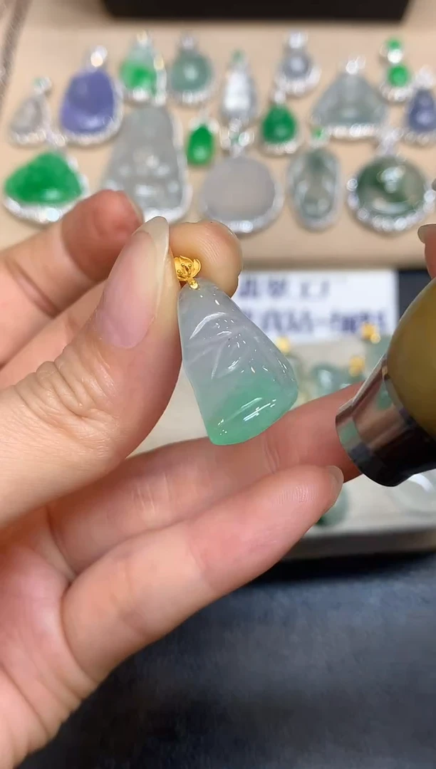 颈饰18K金镶嵌翡翠竹节【无服务费
