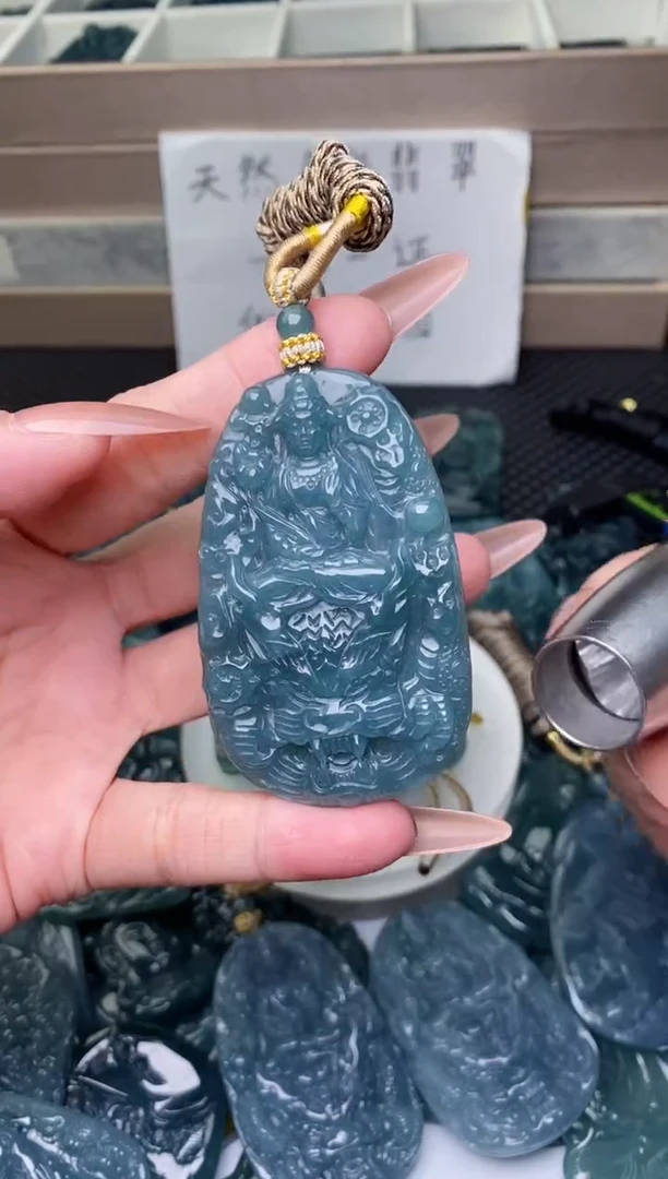 翡翠未镶嵌颈饰
