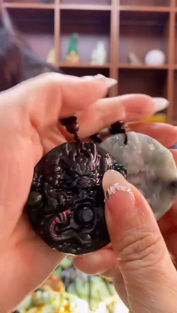 未镶嵌蛇纹石玉吊坠多样性发其中之一