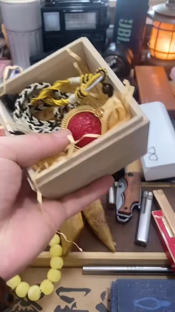 瓷片闪购商品  如图所示
