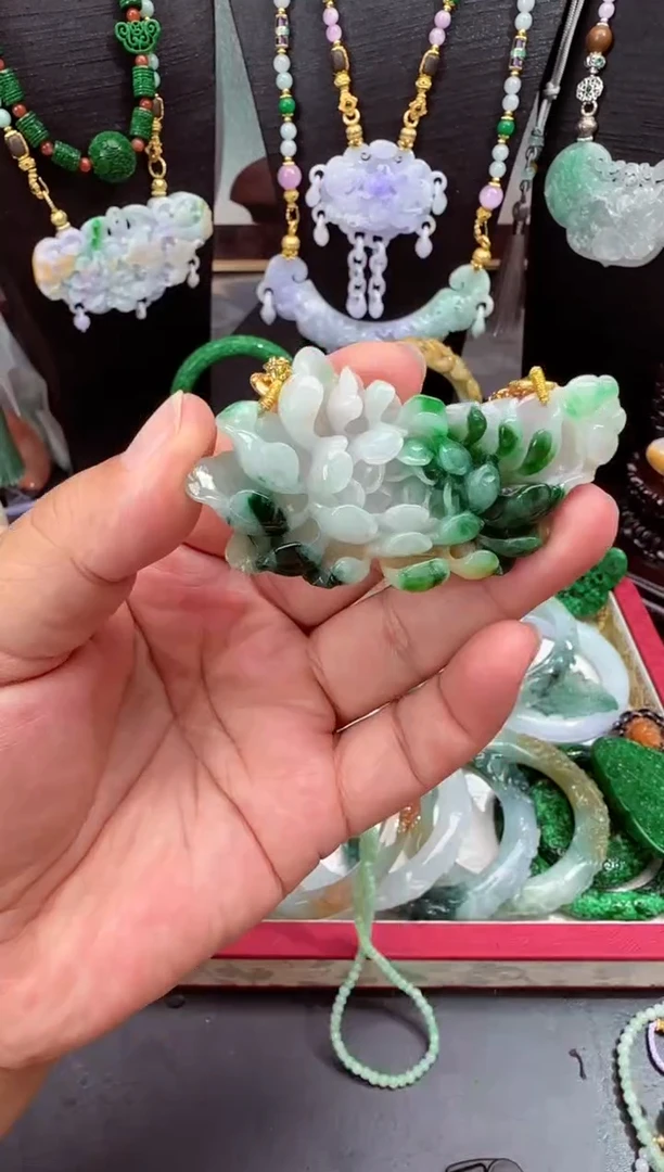 颈饰未镶嵌翡翠吊坠