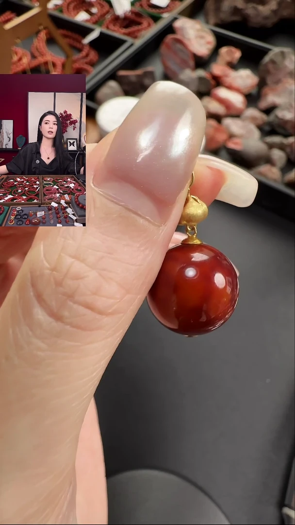 南红玛瑙18K金镶嵌吊坠(不含链)原矿18K金瓦西牛血吊坠一图一物