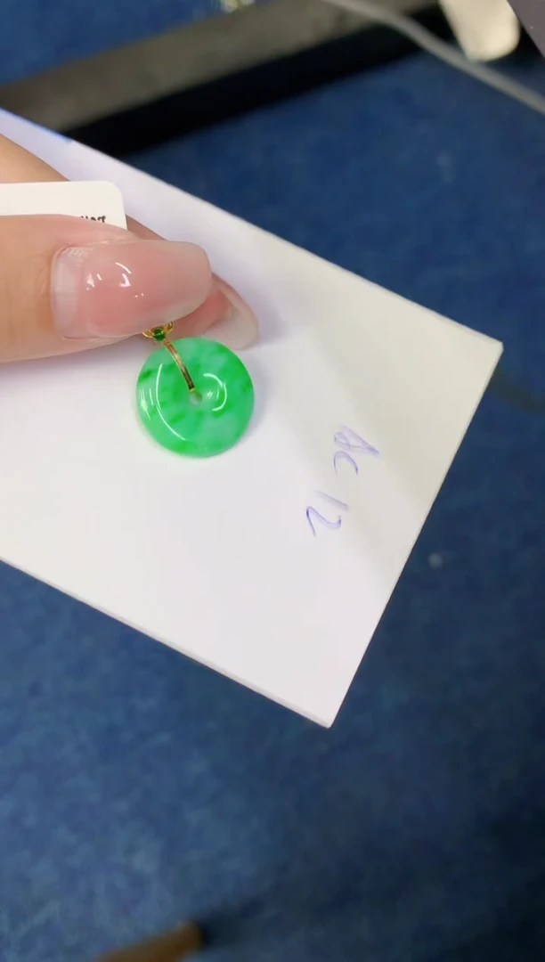 翡翠18K金镶嵌颈饰缅甸天然翡翠A货