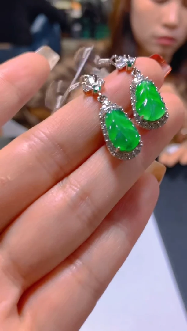 未镶嵌翡翠耳饰多样性发一