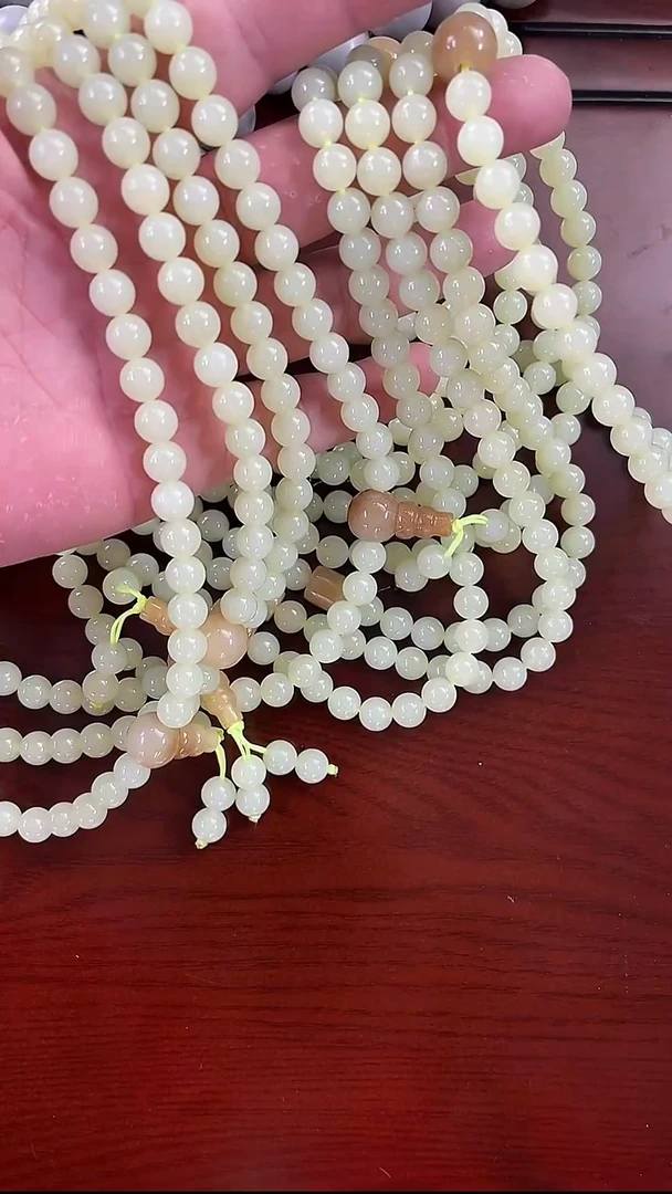 颈饰未镶嵌岫岩老玉（透闪石质玉）多样是发货随机发一