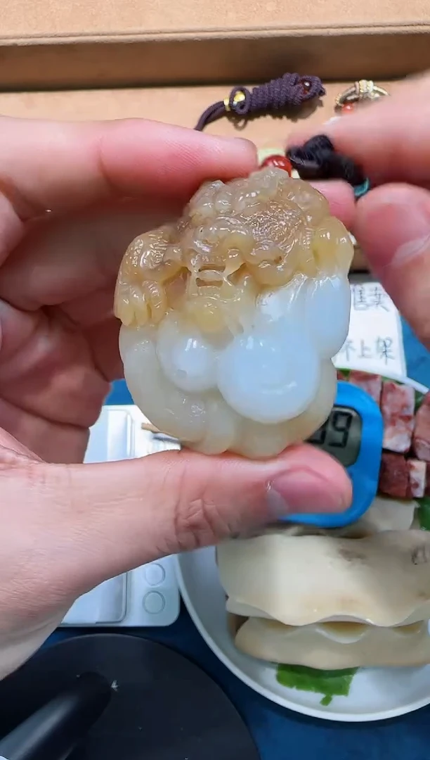 颈饰未镶嵌和田玉可***友把件