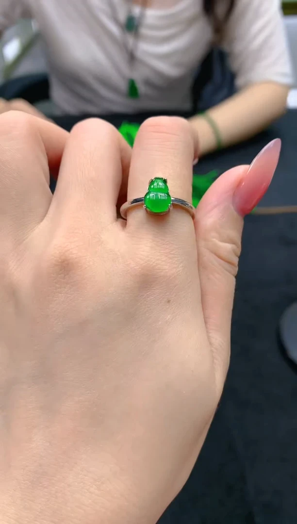 翡翠未镶嵌颈饰天然A货翡翠