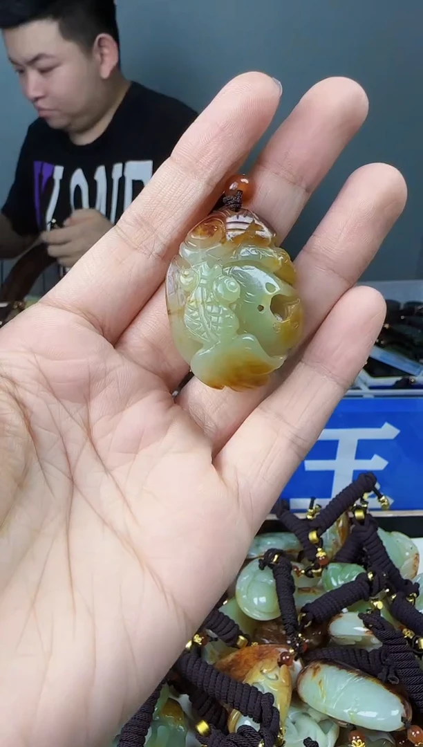和田玉未镶嵌颈饰1