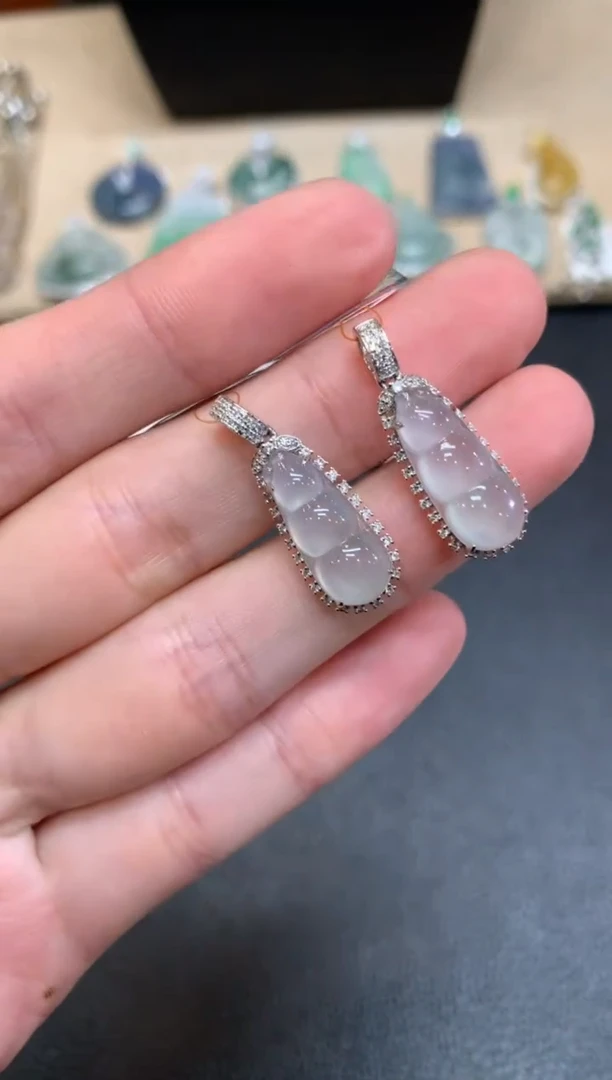 【闪购商品】翡翠颈饰18K金镶嵌福豆【无服务费】【多样性发其一】