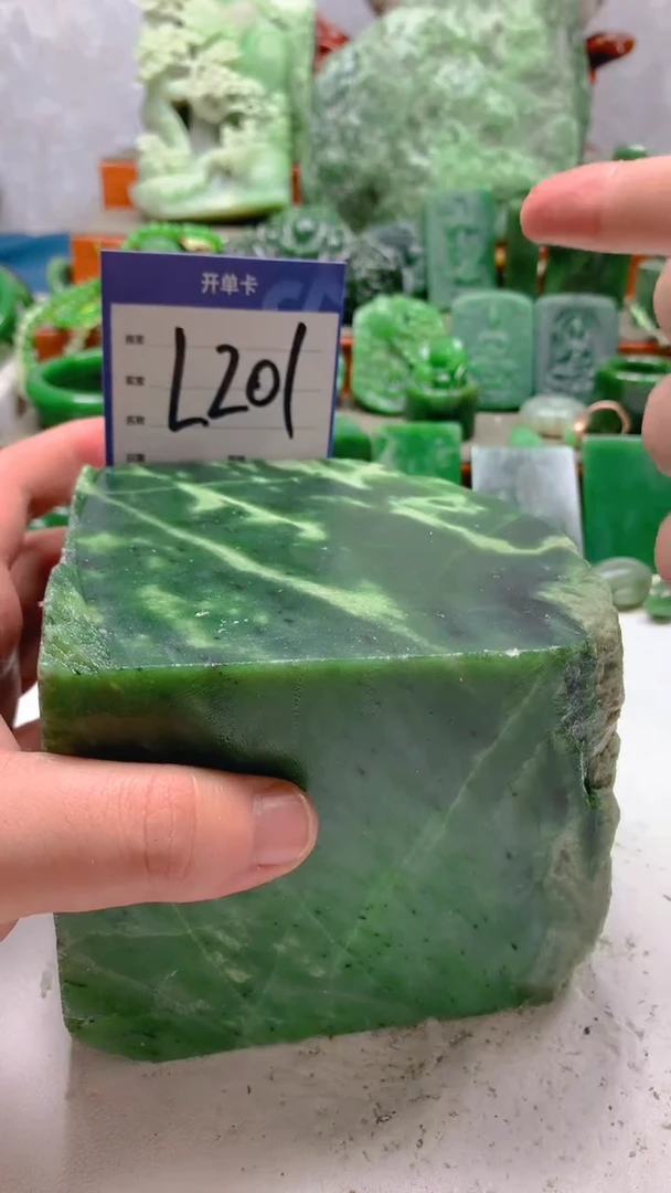和田玉未镶嵌珠宝半成品1
