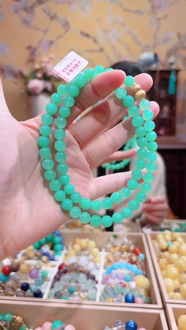 颈饰18K金镶嵌石英质玉设计款手串