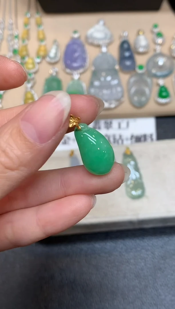 吊坠(不含链)18K金镶嵌翡翠福瓜【无服务费