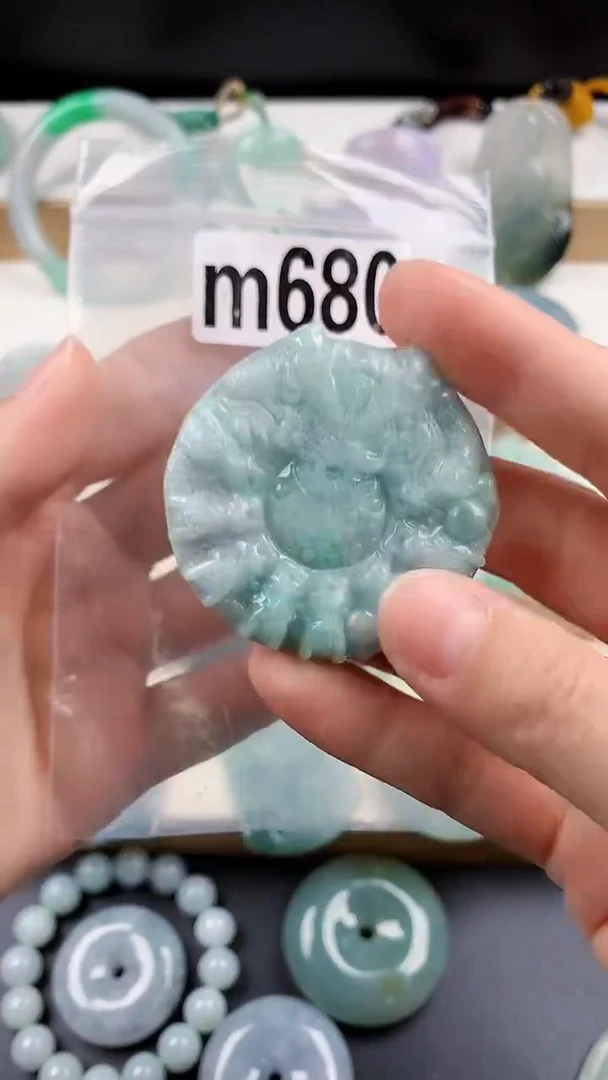 颈饰未镶嵌翡翠天然翡翠吊坠挂件