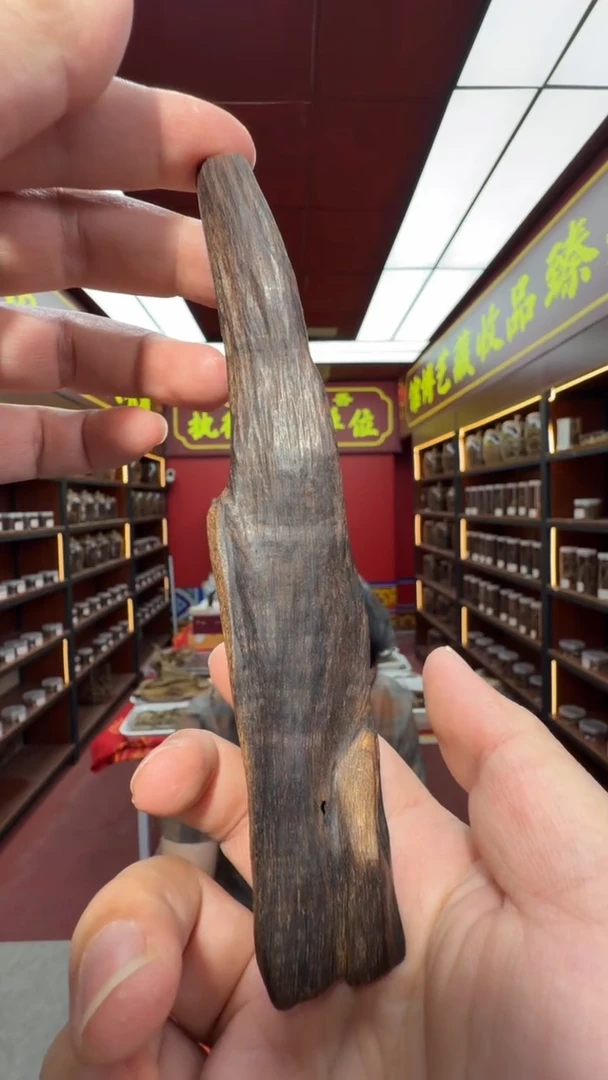 沉香吊坠多样性发一越南