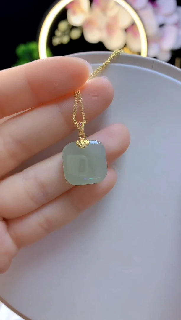 和田玉银S925镶嵌吊坠(赠链)方糖