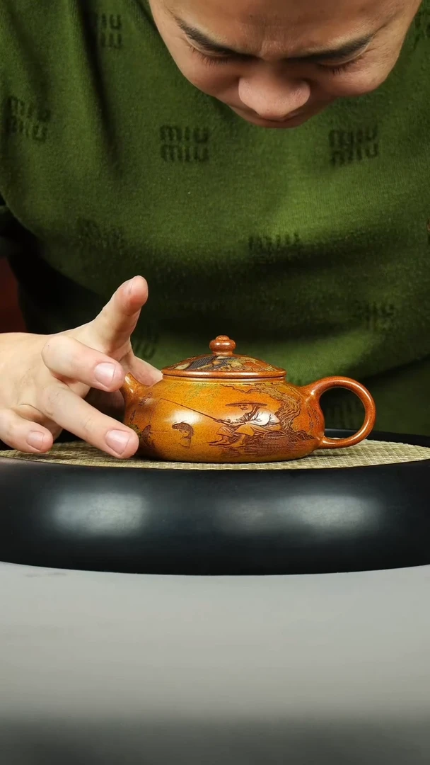 茶壶紫砂蟹黄段 寒江 彩刻 老者垂钓