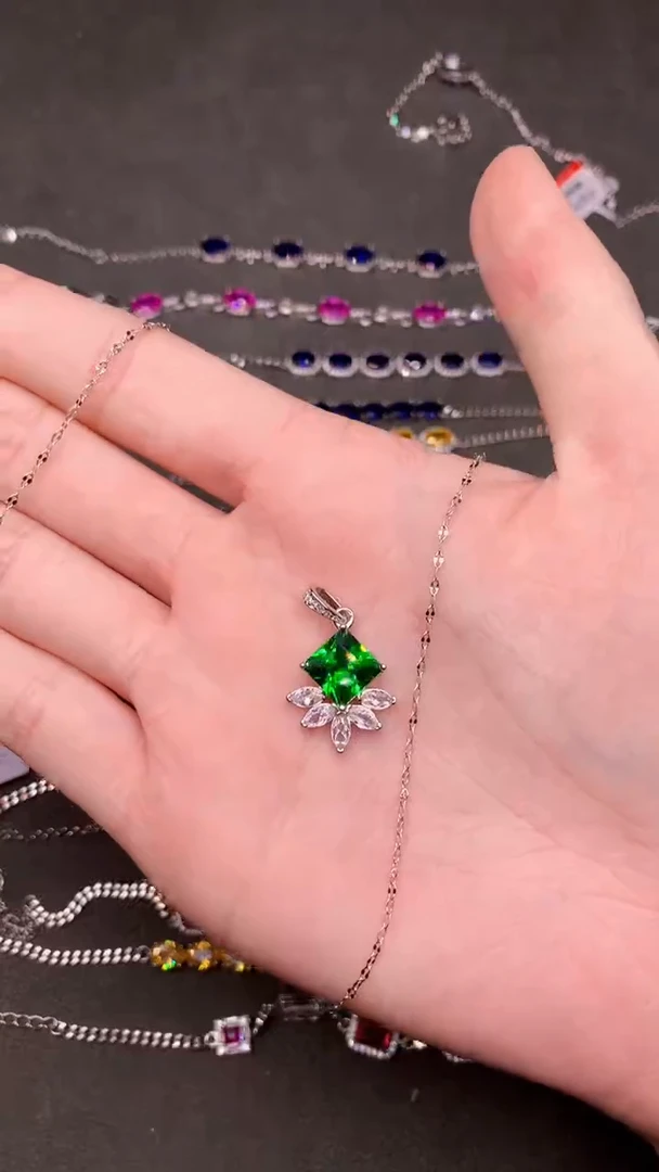 【闪购商品】透辉石吊坠银S925镶嵌..........