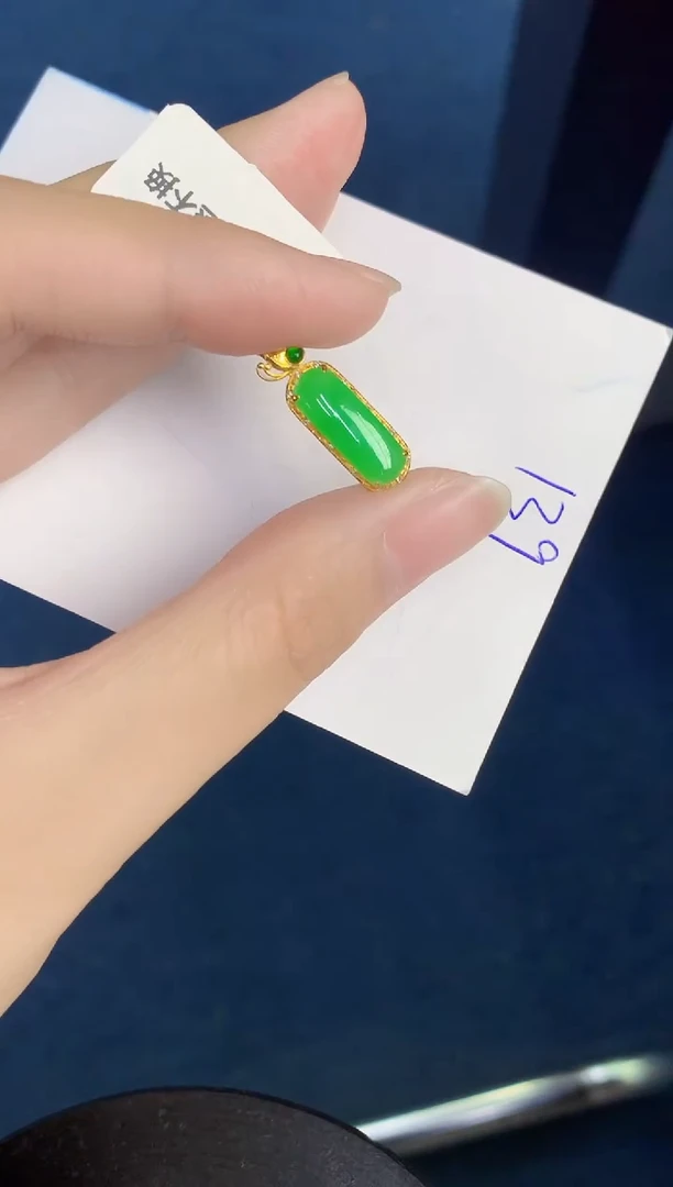 翡翠18K金镶嵌颈饰天然翡翠緬甸A貨