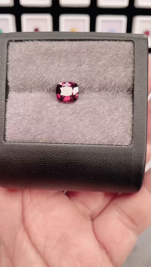 未镶嵌裸石尖晶石2.6