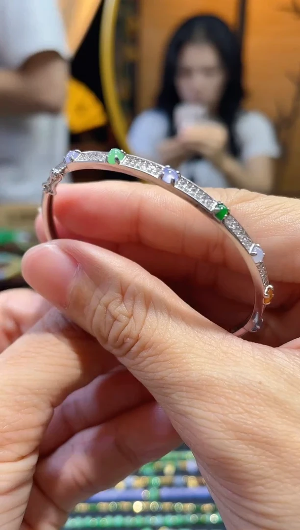 颈饰未镶嵌翡翠假一赔三