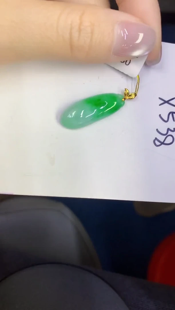 颈饰18K金镶嵌翡翠缅甸天然翡翠A货