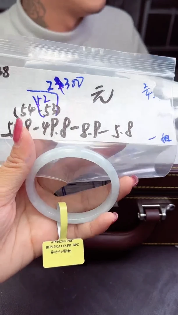 【闪购商品】翡翠手镯未镶嵌手镯   38