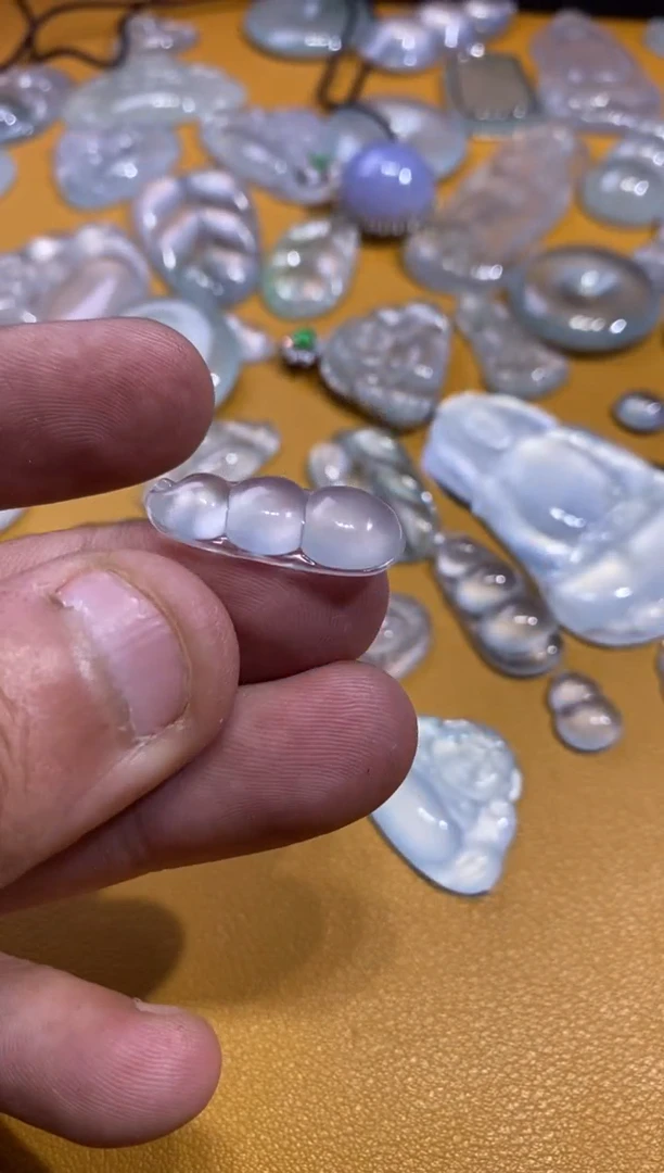 吊坠(不含链)18K金镶嵌翡翠豆子23.8*9.6*4.5