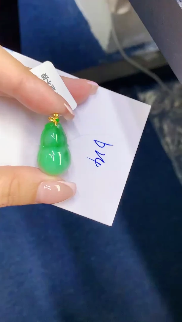 翡翠18K金镶嵌颈饰缅甸天然翡翠A货