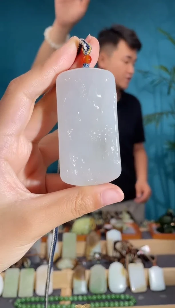 和田玉未镶嵌颈饰1